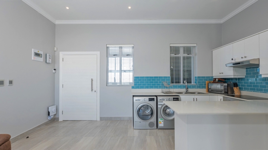 2 Bedroom Property for Sale in Struisbaai Western Cape